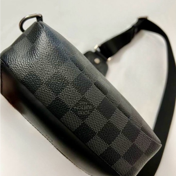 Authentic Louis Vuitton Mens Avenue Sling Bag - Picture 5 of 12